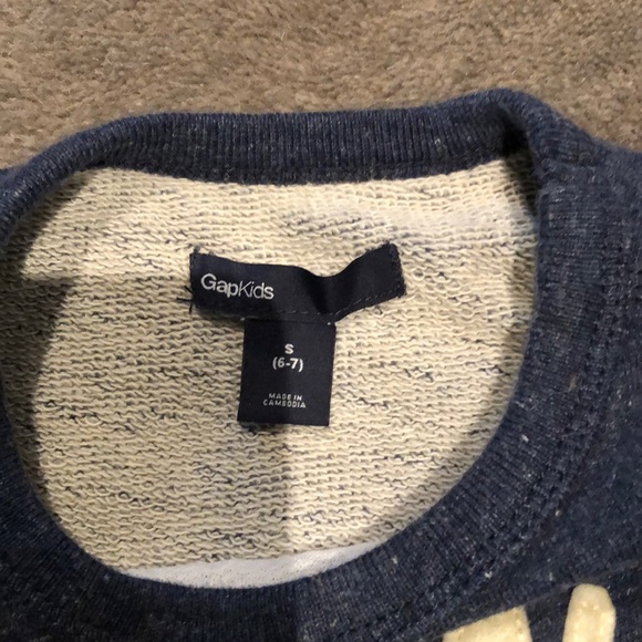 *2 for $15* Navy Gap sweatshirt 6/7 - Picture 2 of 2